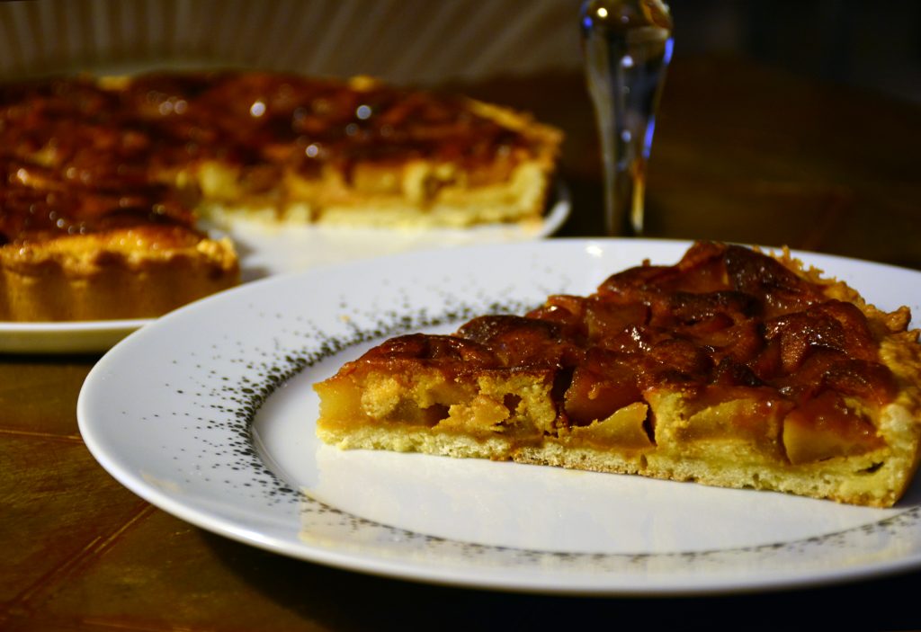 La tarte de Pont-Audemer aux pommes caramélisées