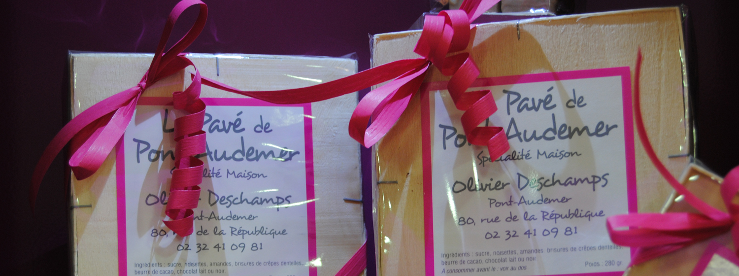 Le Pavé de Pont-Audemer
Le Pavé de Pont-Audemer est un chocolat praliné feuilleté, Noisette et Amande, enrobé de chocolat noir ou de chocolat au lait, 1