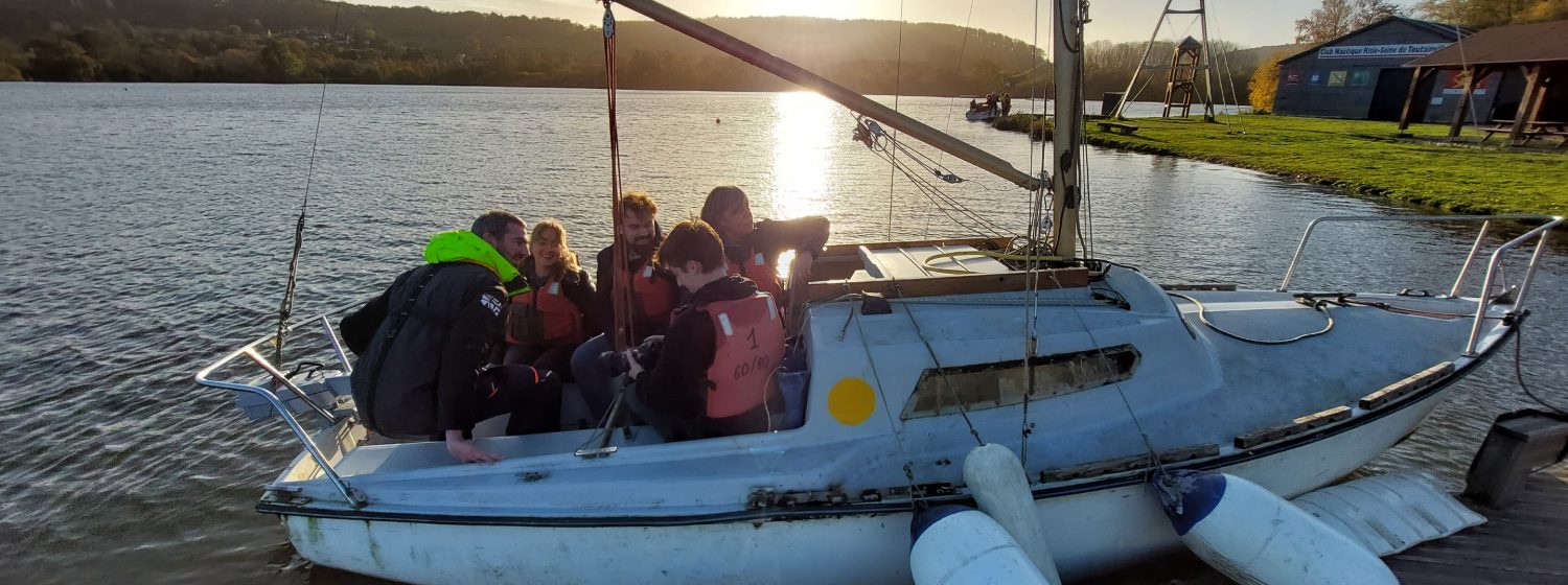 
CAPA Voile
 

Venez découvrir cet espace naturel RAMSAR sous un nouveau jour : pratique de la voile en dériveur, planche à voile ou encore 1